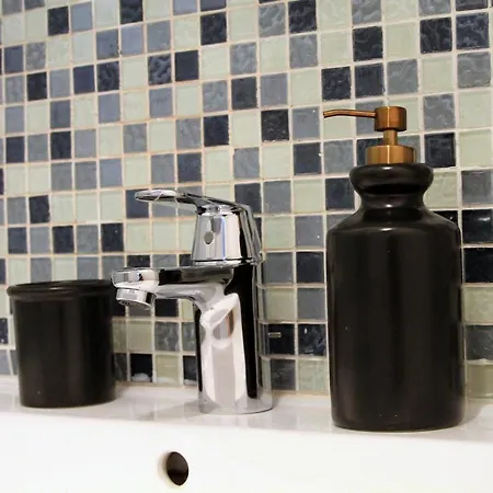 - Cosy A 1 Min De La *