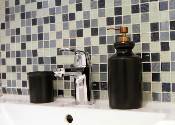 - Cosy A 1 Min De La *